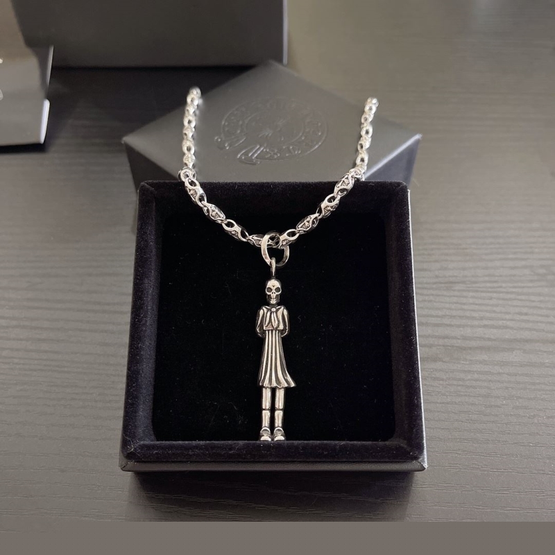 Ch**me He**ts necklaces